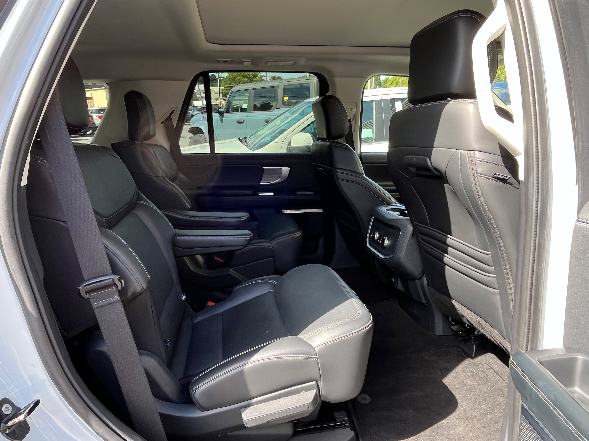 Certified 2025 Ford Expedition Platinum AWD/4WD image 7