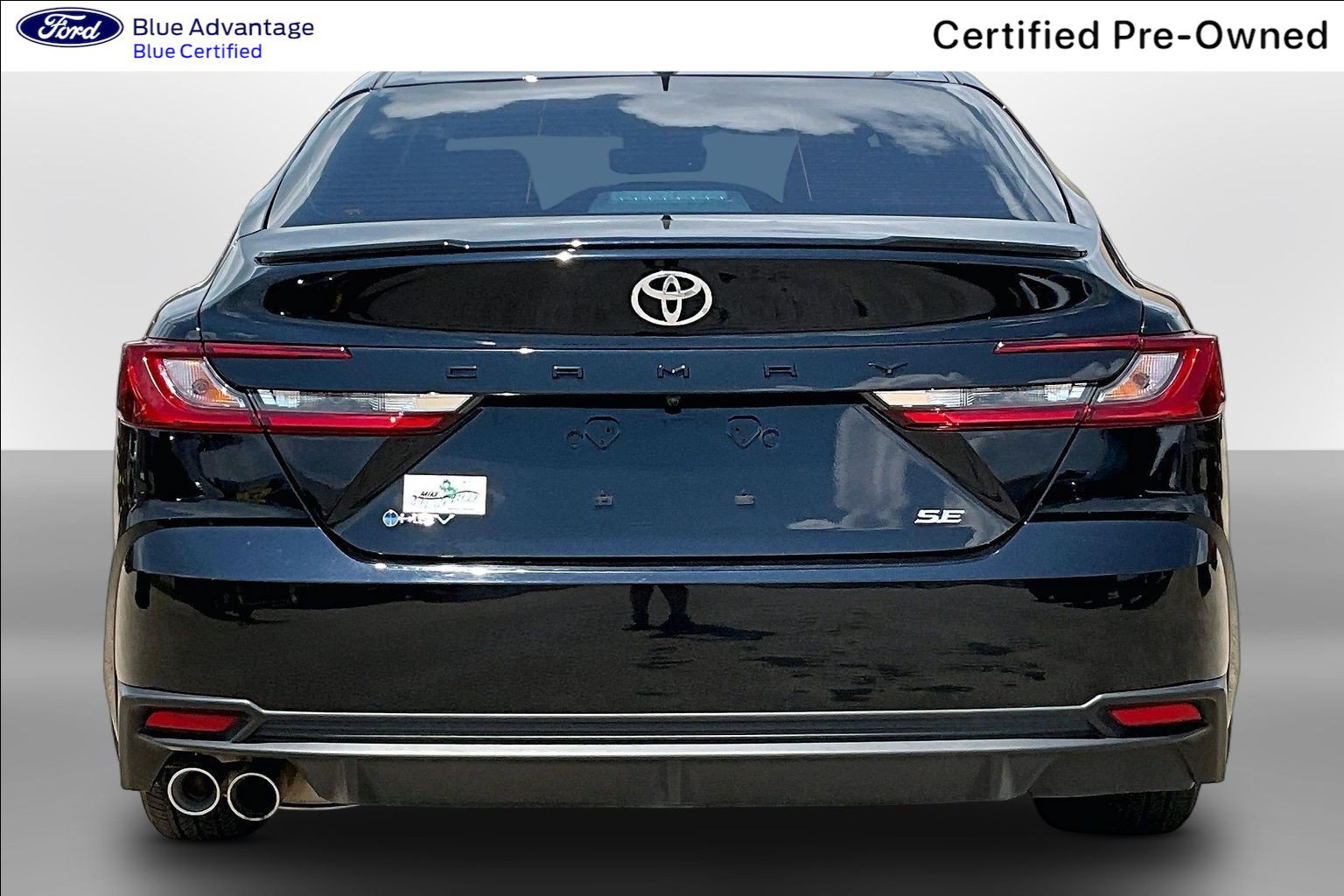 Used 2025 Toyota Camry SE w/ Convenience Package FWD image 4
