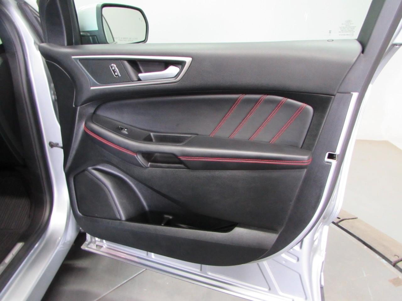 Certified 2024 Ford Edge ST-Line AWD/4WD image 16