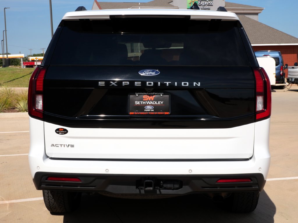 Certified 2025 Ford Expedition Active AWD/4WD image 5