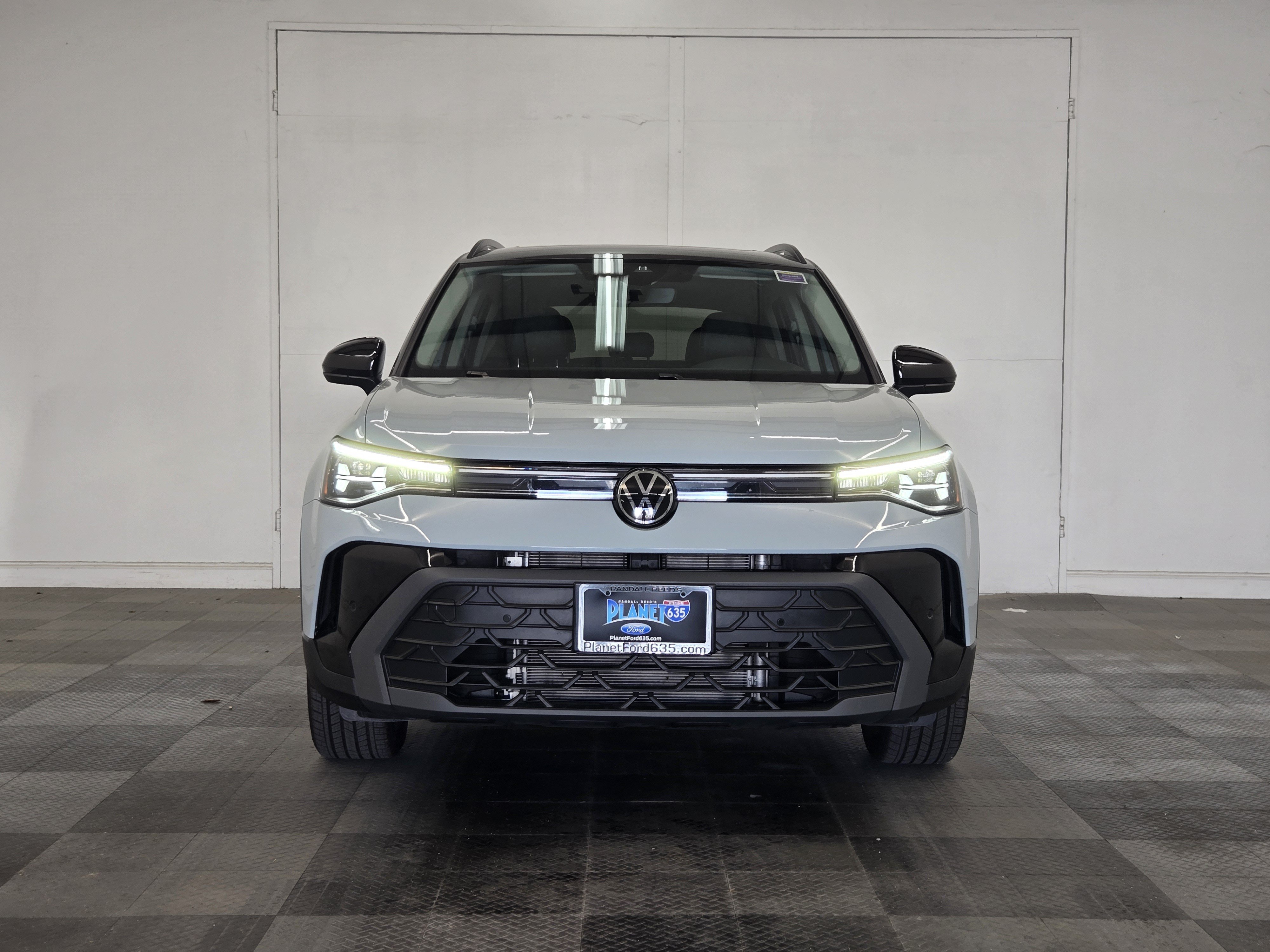 Used 2025 Volkswagen Taos SE FWD image 3