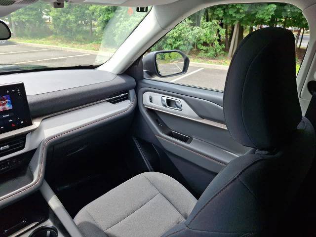 Certified 2025 Ford Explorer Active AWD/4WD image 11