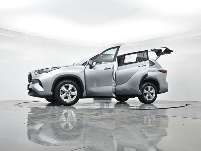 Used 2024 Toyota Highlander LE image 53