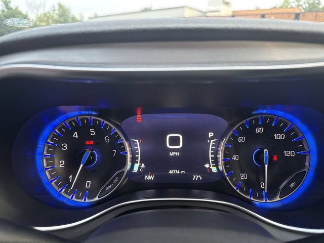 Used 2025 Chrysler Pacifica Limited FWD image 15