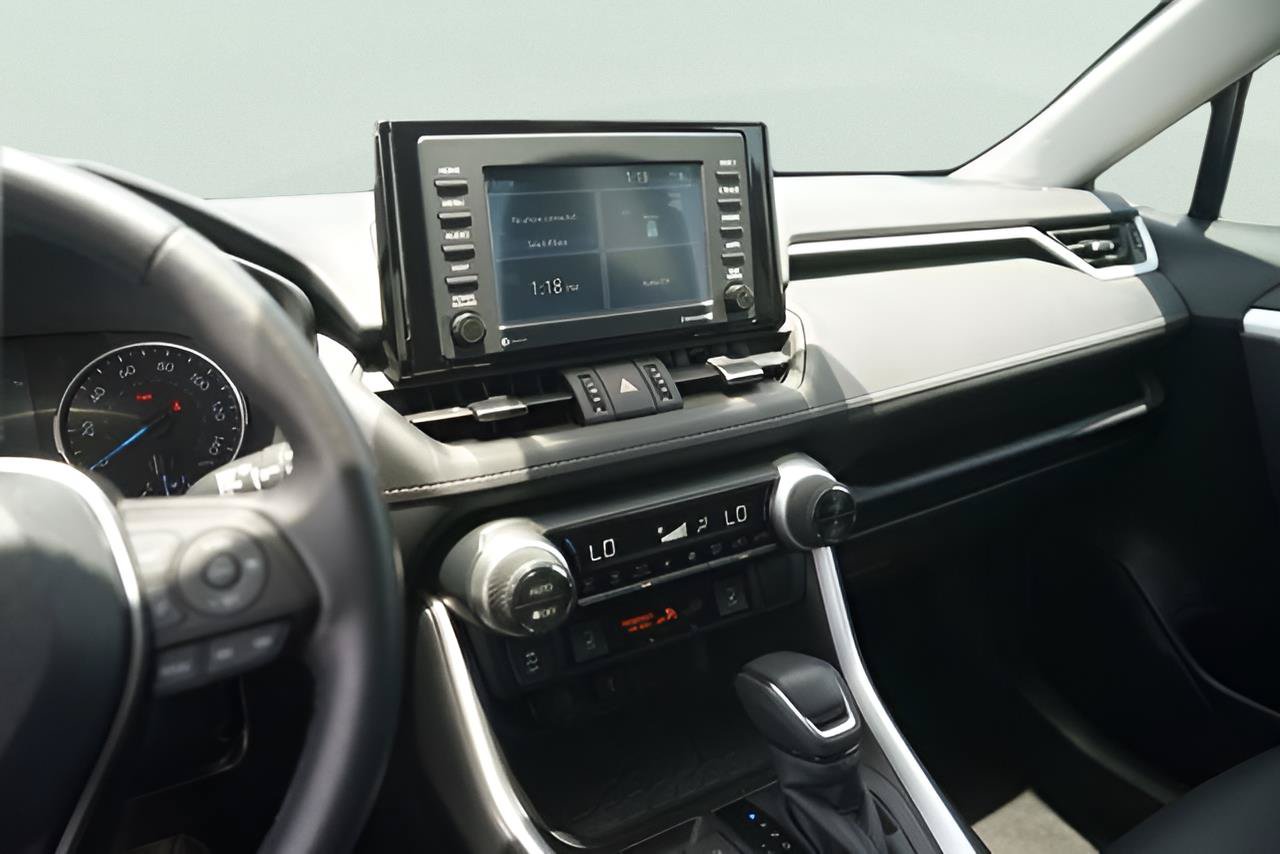 Used 2021 Toyota RAV4 XLE Premium AWD/4WD image 27