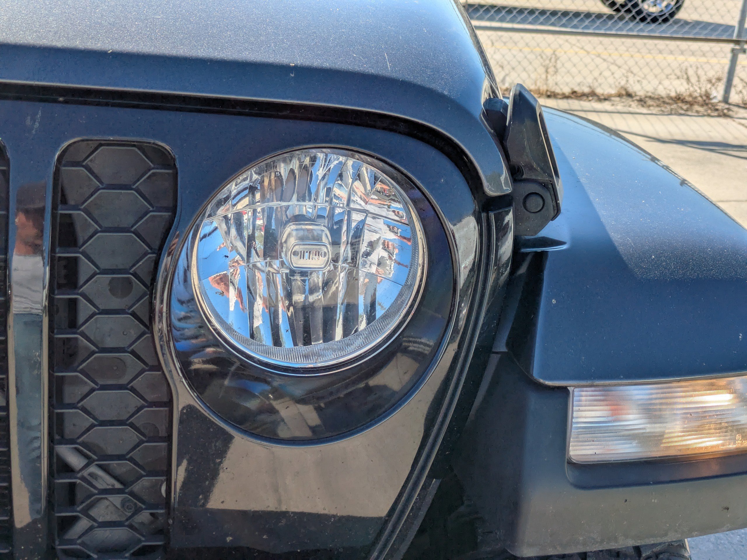 Used 2021 Jeep Gladiator Willys image 10