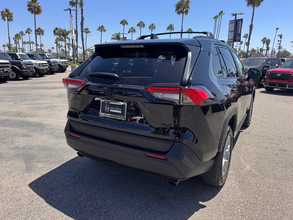 Used 2025 Toyota RAV4 XLE FWD image 12