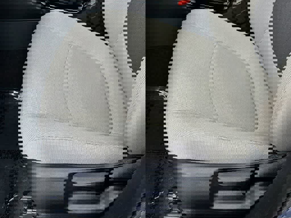 Used 2021 Toyota Corolla LE image 28