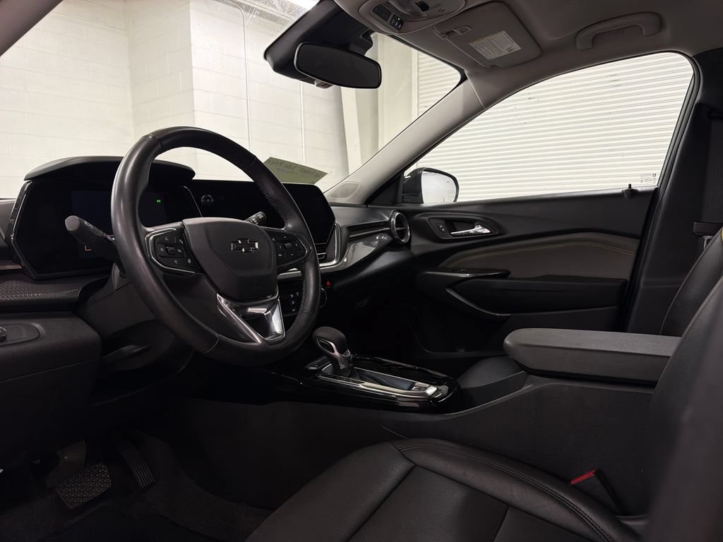 Used 2025 Chevrolet Trax ACTIV w/ Driver Confidence Package FWD image 6