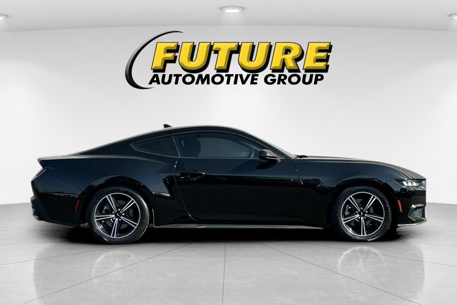 Certified 2024 Ford Mustang Coupe RWD image 2