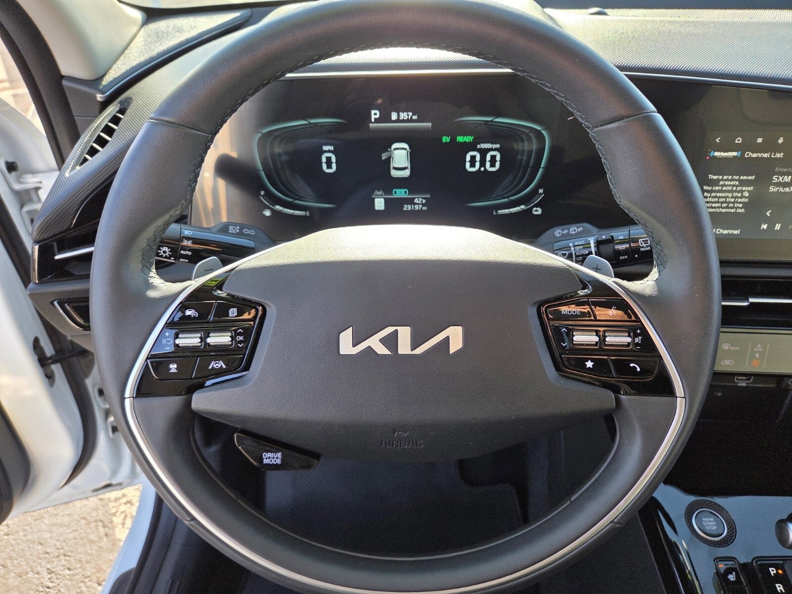 Used 2024 Kia Niro EX image 18