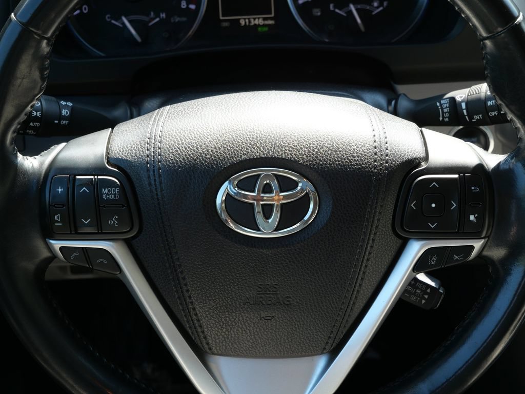 Used 2018 Toyota Highlander XLE AWD/4WD image 19