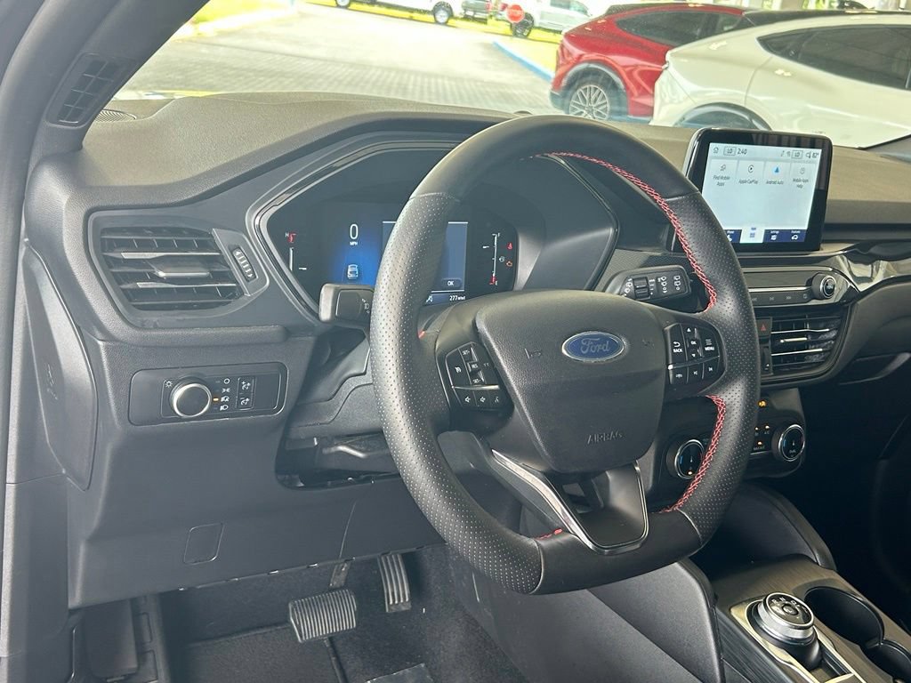 Certified 2025 Ford Escape ST-Line FWD image 32