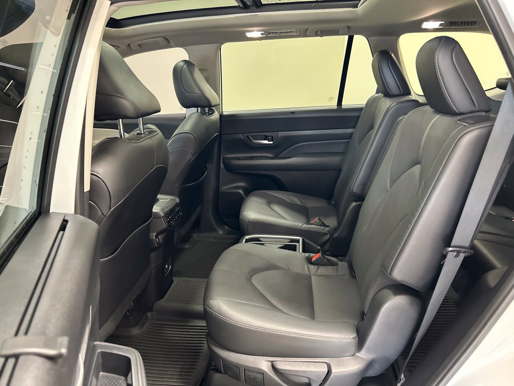 Used 2024 Toyota Grand Highlander AWD image 27