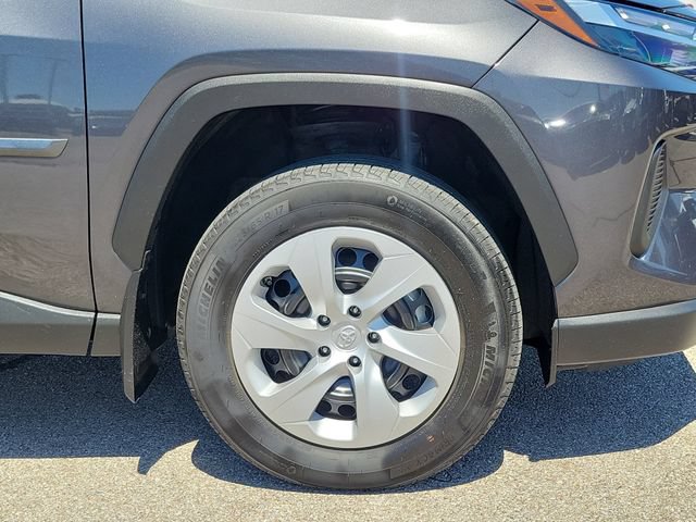 Used 2025 Toyota RAV4 LE AWD/4WD image 9