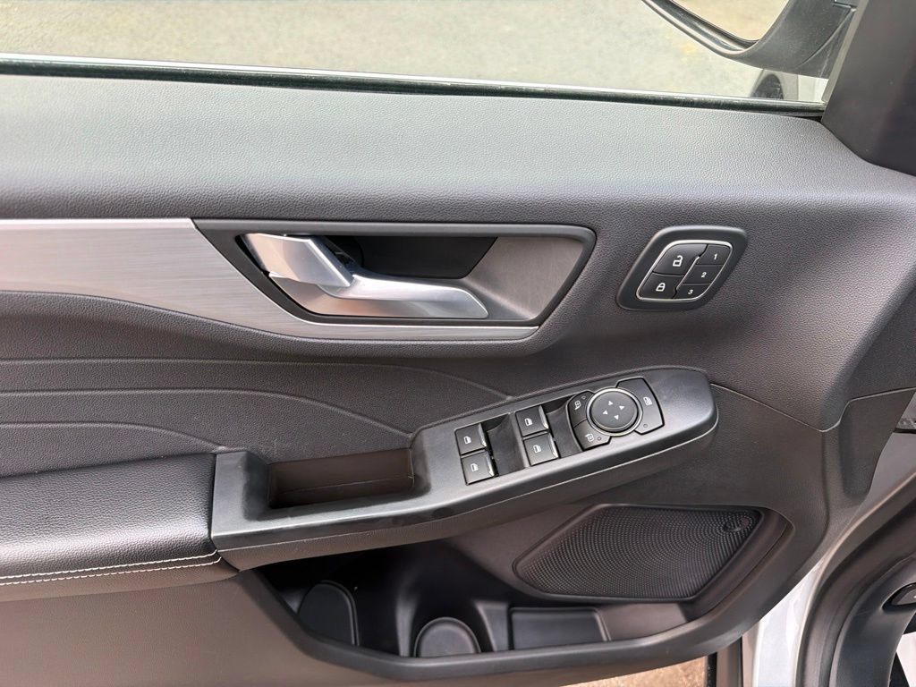 Certified 2024 Ford Escape Platinum AWD/4WD image 24