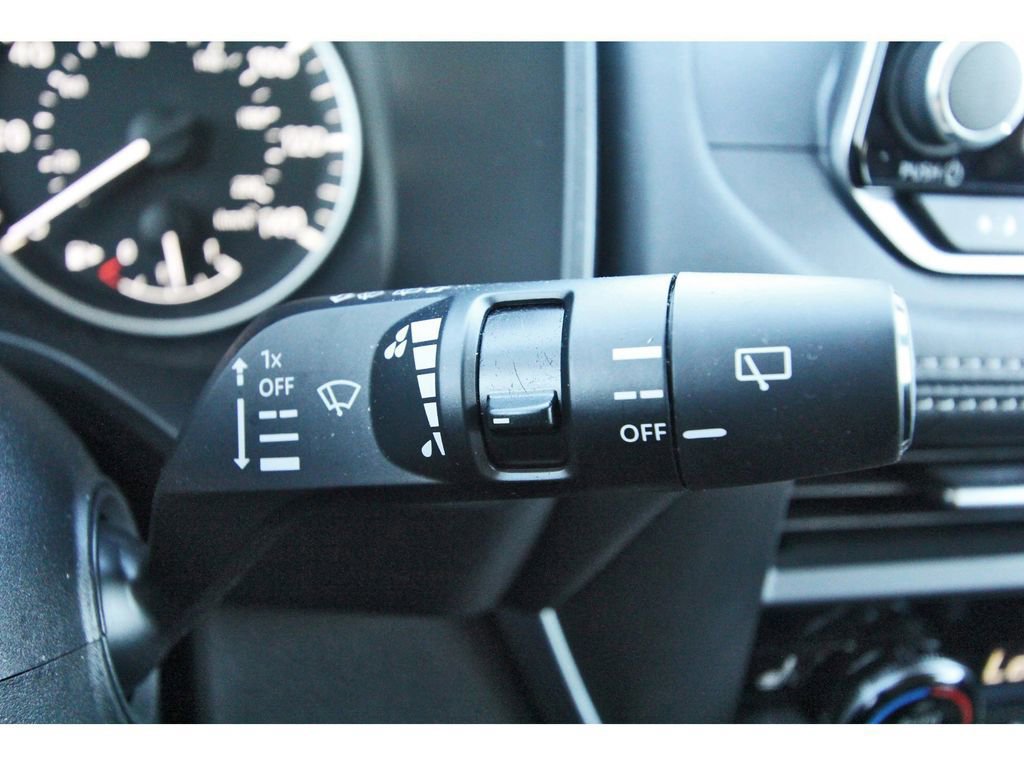 Used 2024 Nissan Rogue SV w/ SV Premium Package image 16