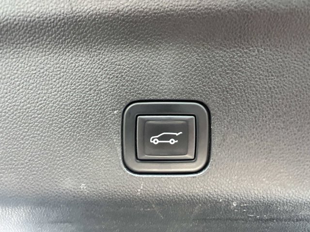 Used 2023 Cadillac Escalade Premium Luxury w/ Performance Package AWD/4WD image 13