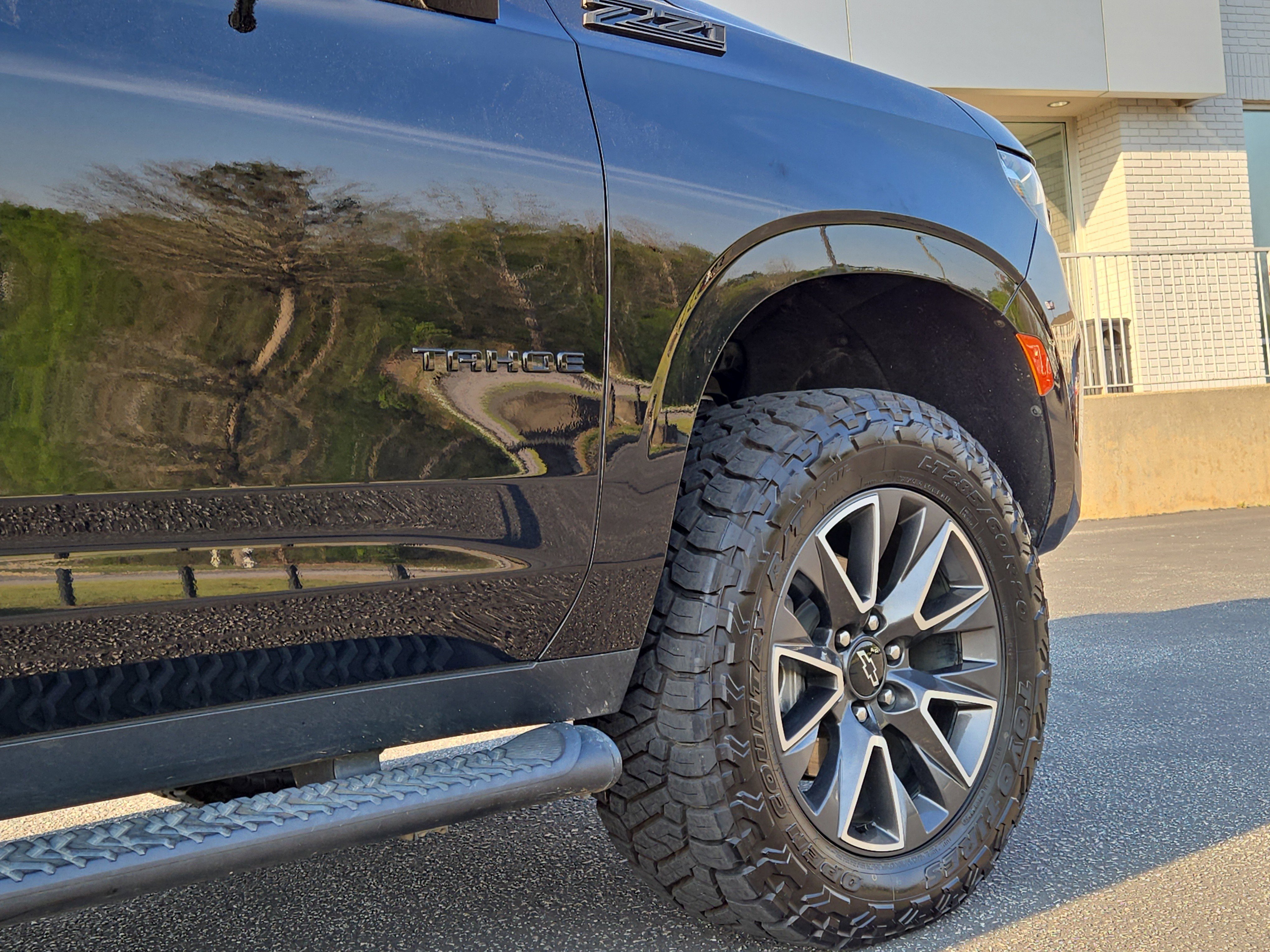 Used 2023 Chevrolet Tahoe Z71 w/ Luxury Package image 12