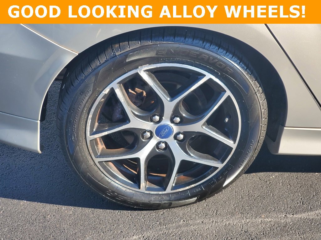 Certified 2016 Ford Focus SE w/ SE Sport Package image 5