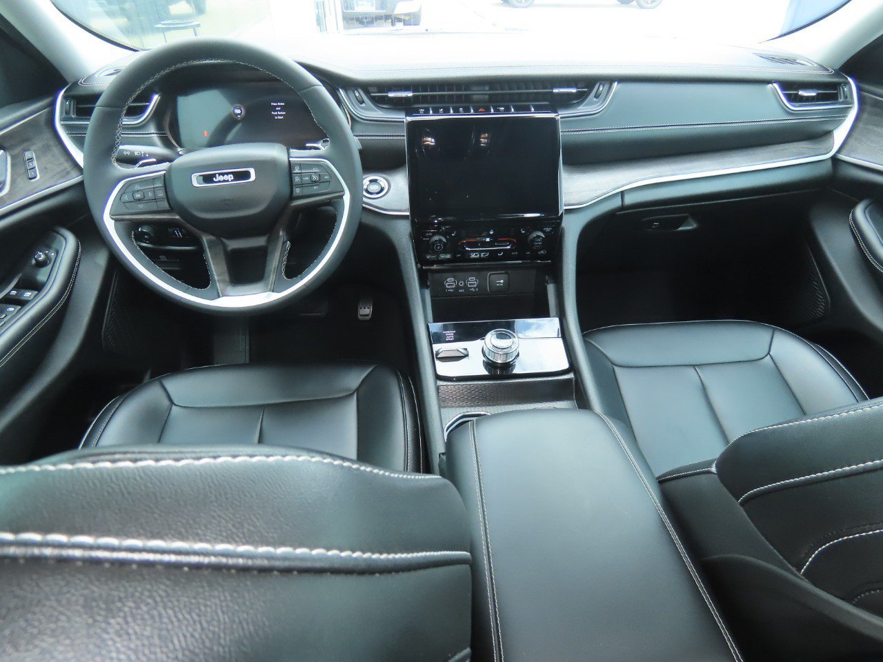 Used 2024 Jeep Grand Cherokee Limited AWD/4WD image 23