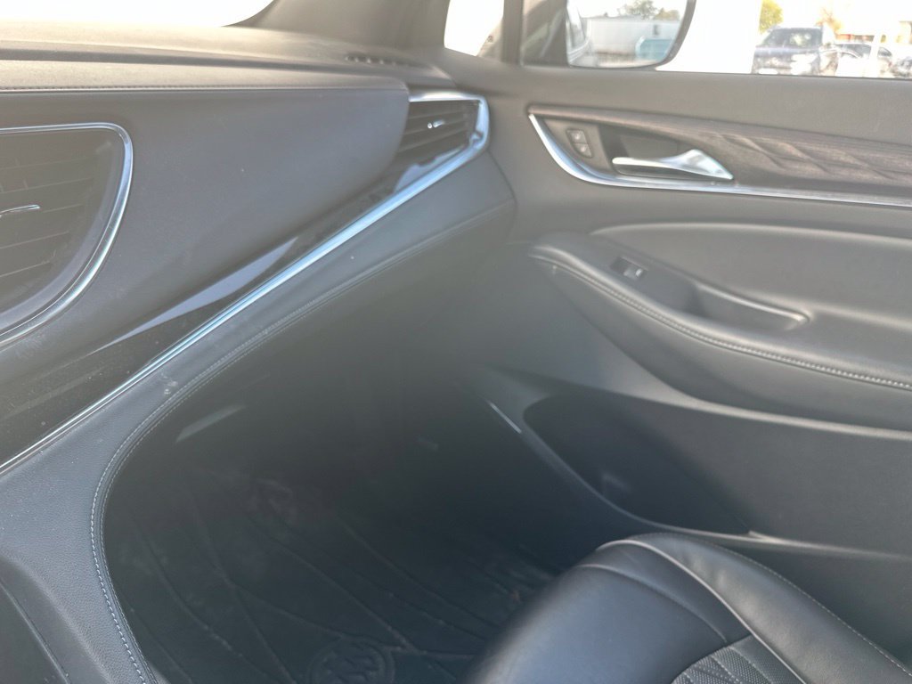Used 2022 Buick Enclave Avenir w/ Avenir Technology Package AWD/4WD image 49