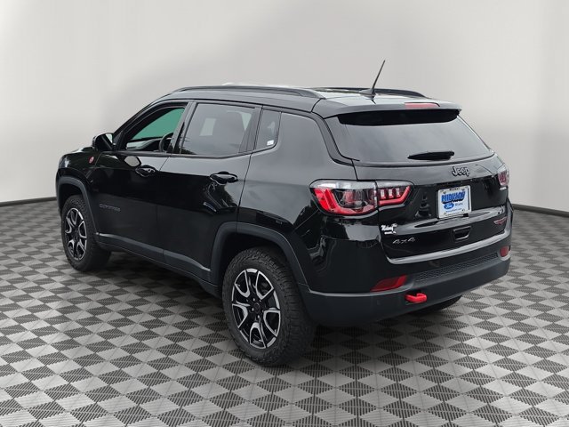 Used 2025 Jeep Compass Trailhawk AWD/4WD image 4