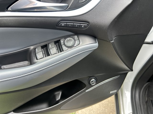 Used 2022 Buick Enclave Premium FWD image 9
