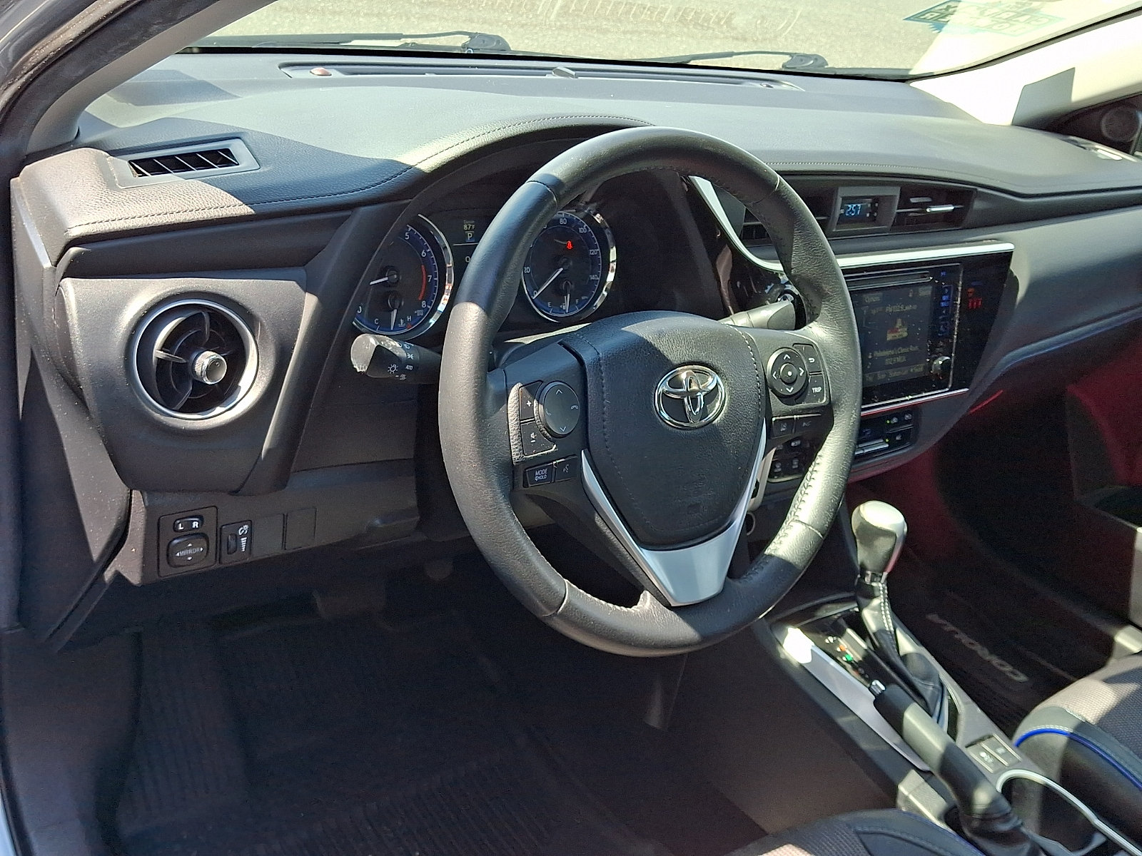 Used 2019 Toyota Corolla SE w/ SE Premium Package FWD image 16