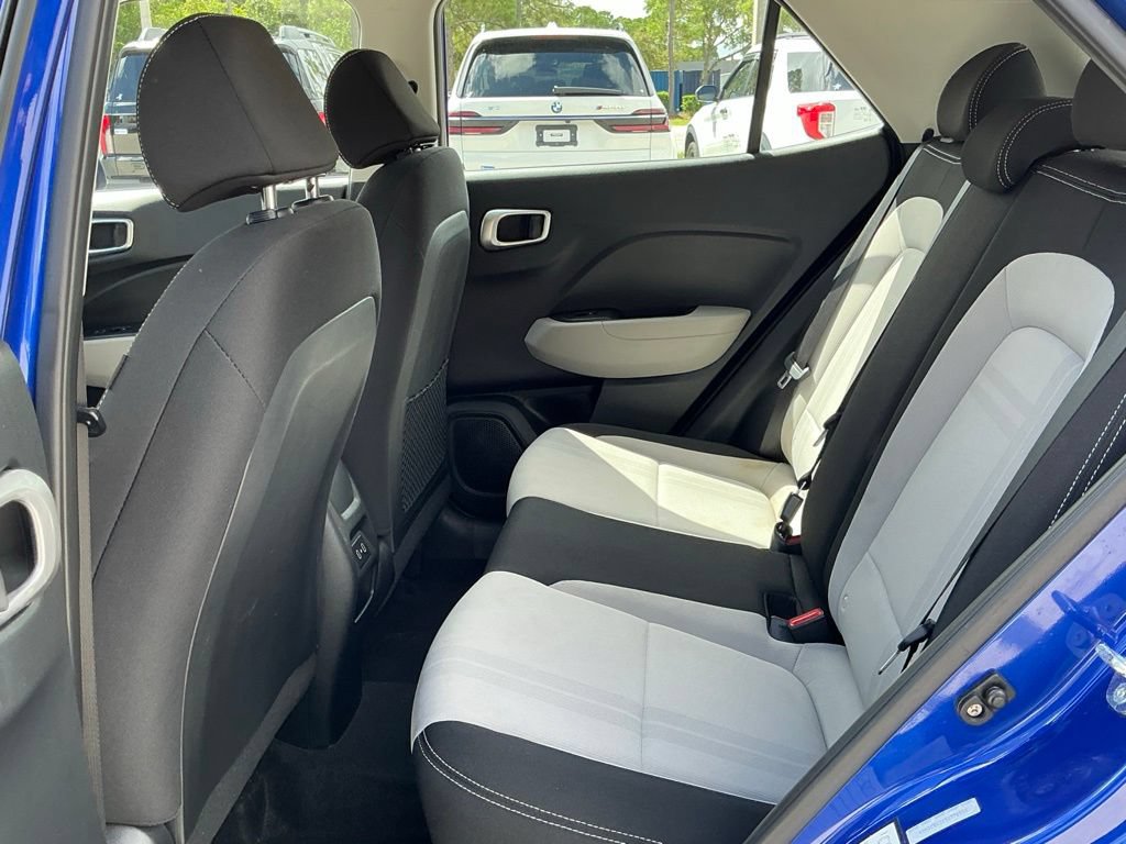 Used 2025 Hyundai Venue SEL FWD image 23