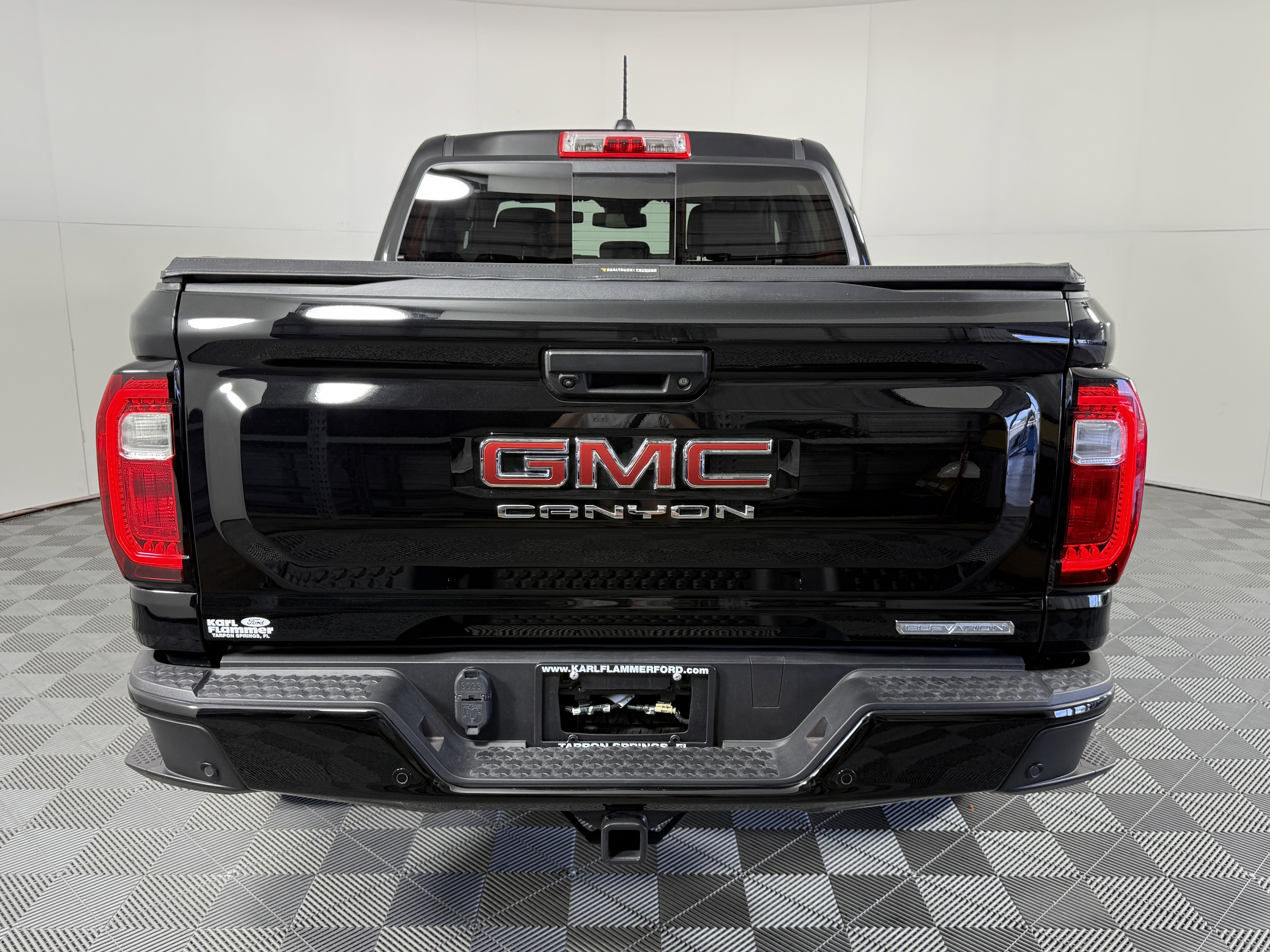 Used 2024 GMC Canyon Elevation w/ Convenience Package image 4