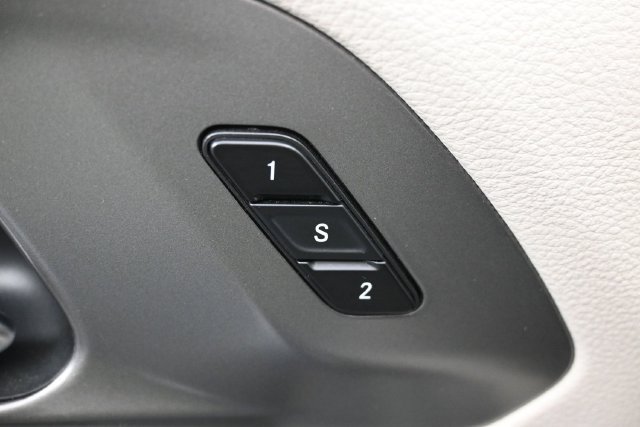 Used 2023 Chrysler Pacifica Touring-L FWD image 15