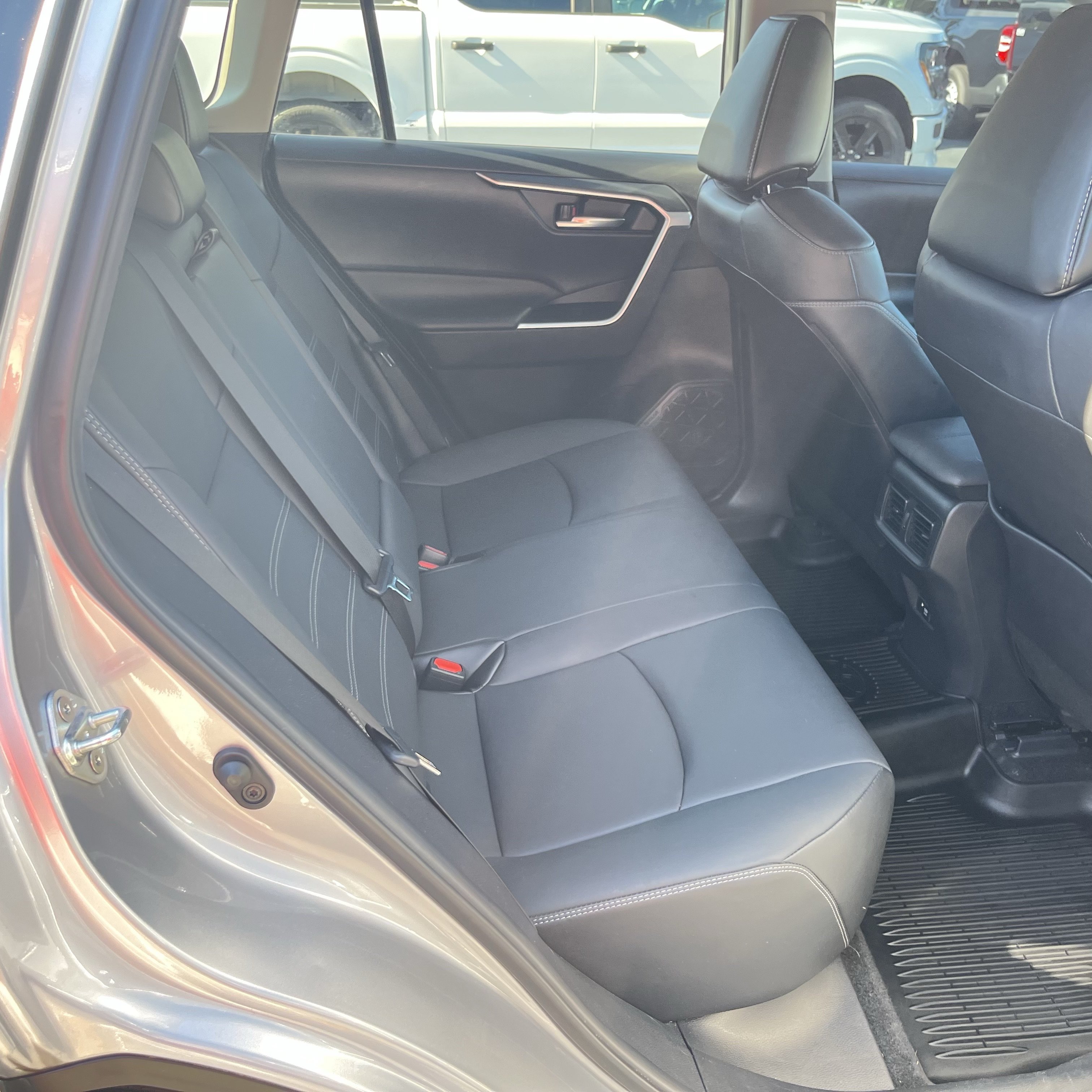 Used 2021 Toyota RAV4 XLE Premium AWD/4WD image 15