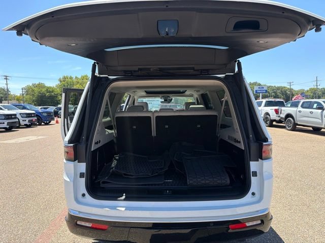 Used 2024 Jeep Wagoneer L 4WD w/ Premium Group I image 13