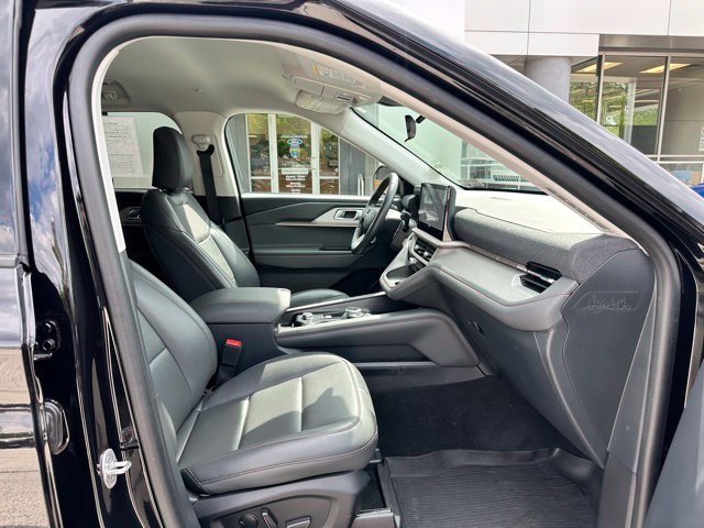 Certified 2025 Ford Explorer Active w/ Active Comfort Package AWD/4WD image 47