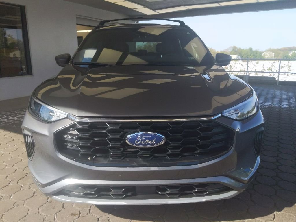 Certified 2023 Ford Escape ST-Line w/ Tech Pack #1 AWD/4WD image 2