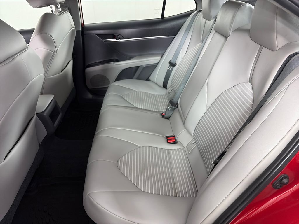 Used 2020 Toyota Camry SE w/ Carpet Mat Package FWD image 13