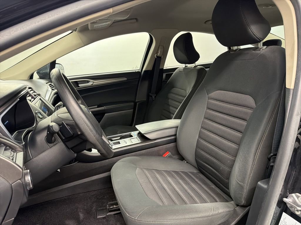 Certified 2017 Ford Fusion SE w/ Fusion SE Technology Package FWD image 26