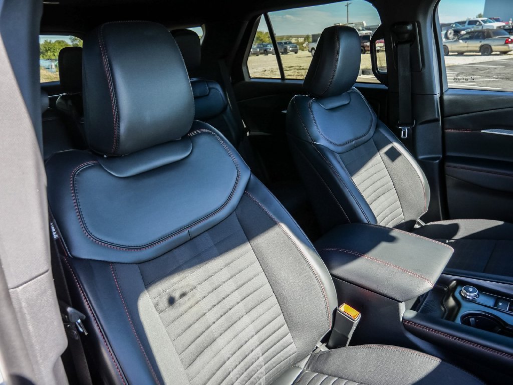 Certified 2025 Ford Explorer ST-Line RWD image 19