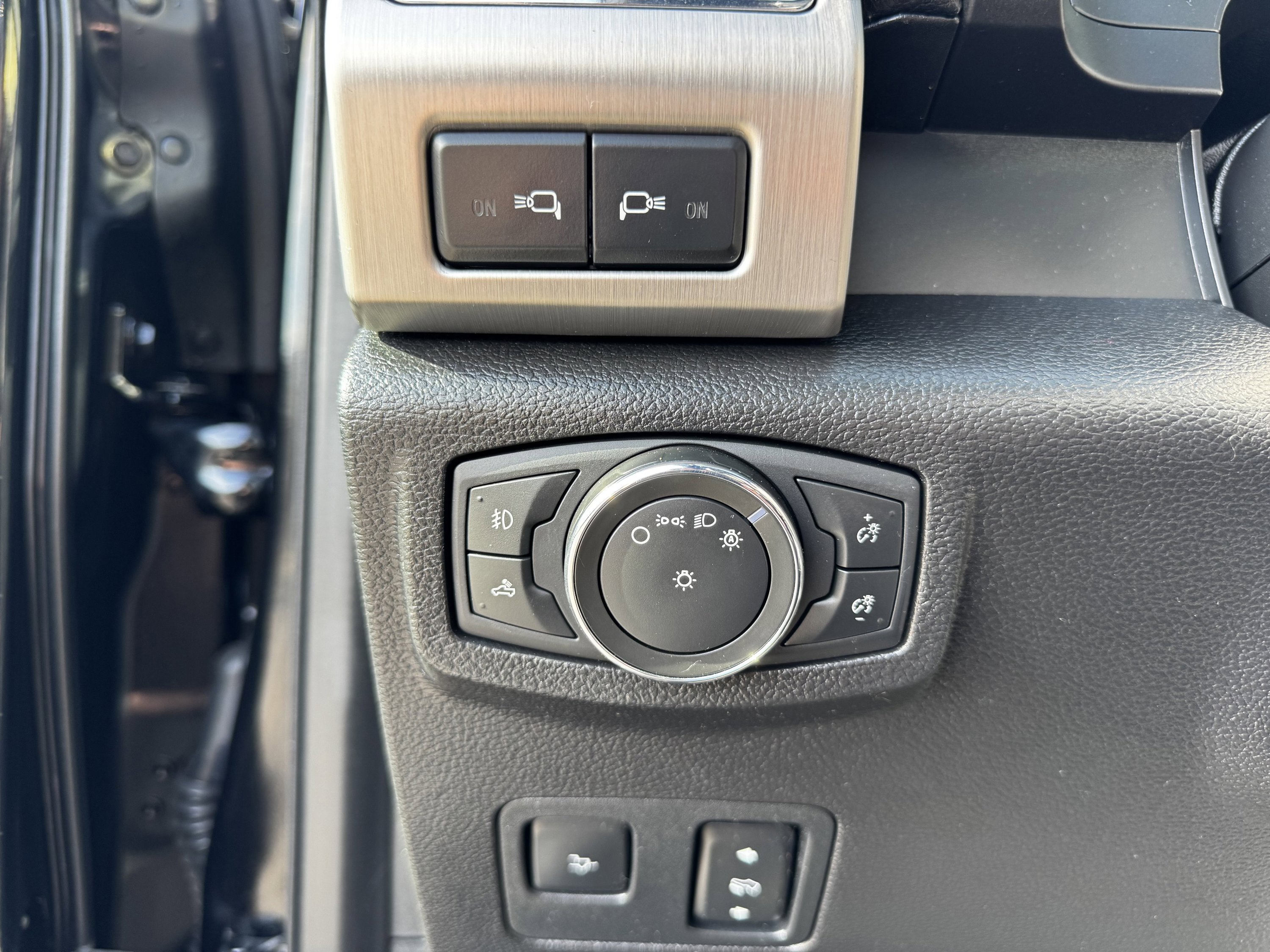 Certified 2021 Ford F250 Platinum w/ FX4 Off-Road Package image 14