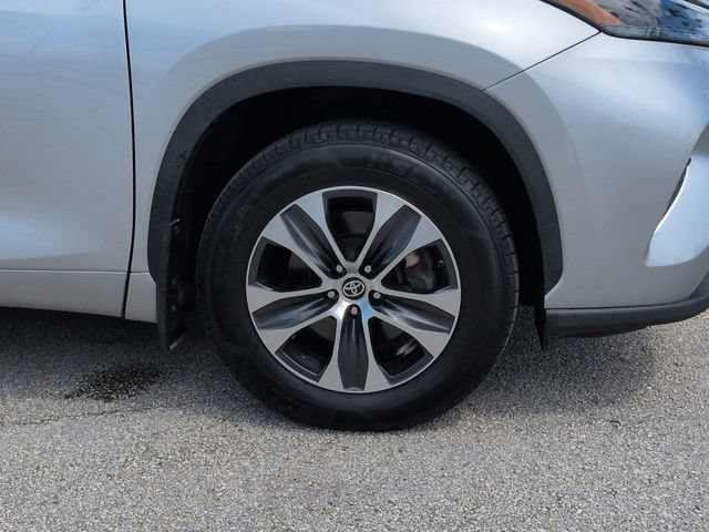 Used 2024 Toyota Highlander XLE AWD/4WD image 11