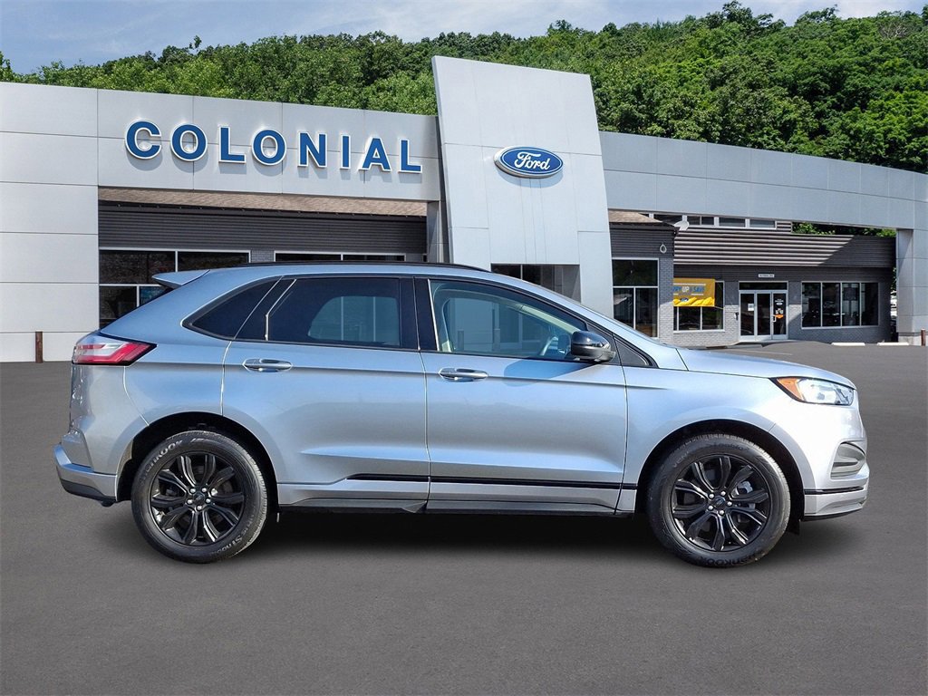 Certified 2022 Ford Edge SE w/ Black Appearance Package image 5