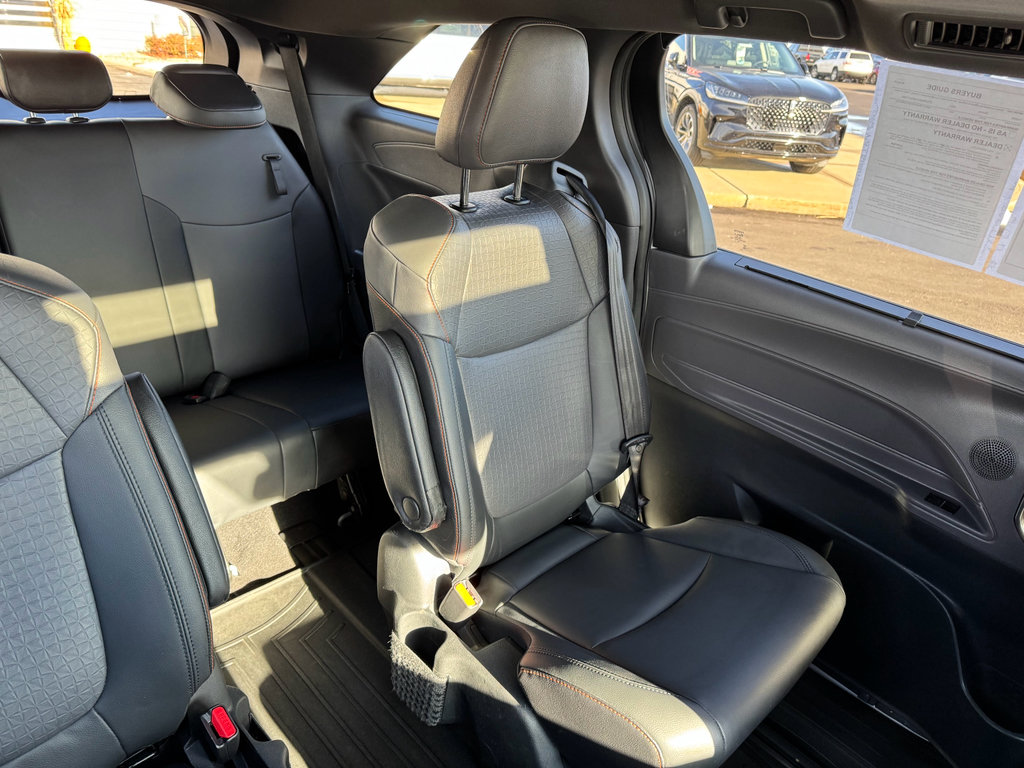 Used 2021 Toyota Sienna XSE image 15