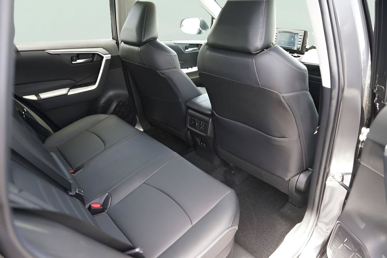 Used 2021 Toyota RAV4 XLE Premium AWD/4WD image 15