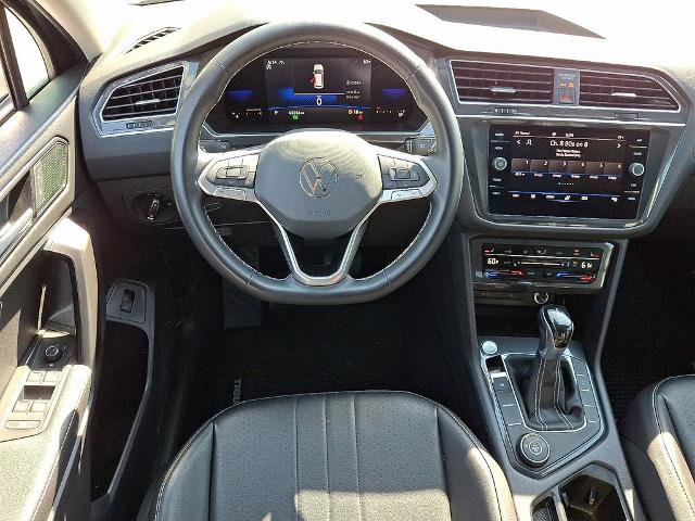 Used 2022 Volkswagen Tiguan SE AWD/4WD image 11