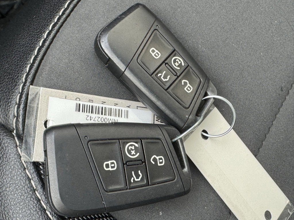 Used 2022 Volkswagen Taos SE w/ Panoramic Sunroof Package image 17