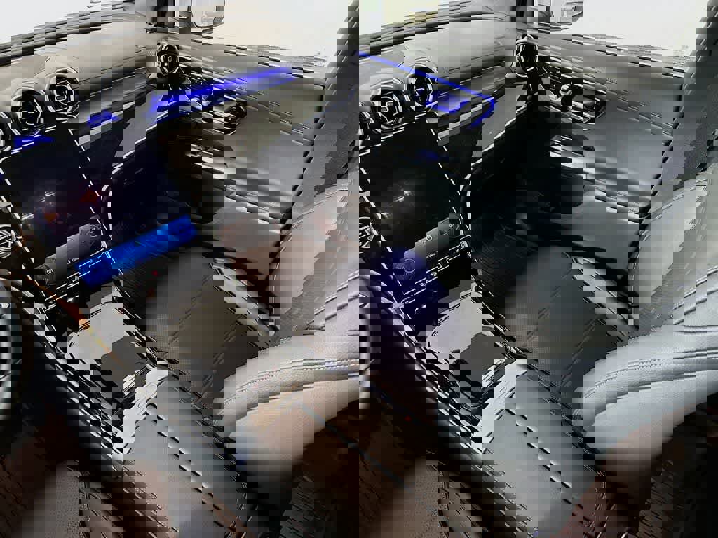 Used 2024 Mercedes-Benz GLC 300 4MATIC image 14