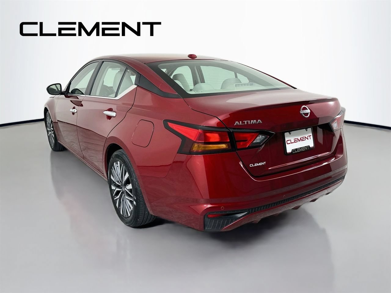 Used 2025 Nissan Altima 2.5 SV FWD image 10