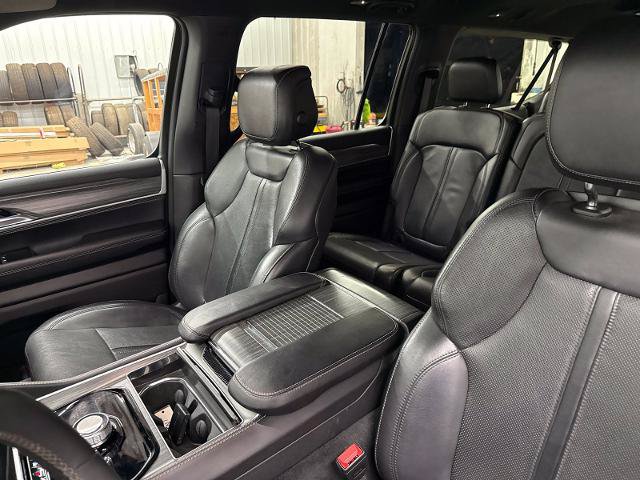 Used 2023 Jeep Wagoneer L Series II AWD/4WD image 15