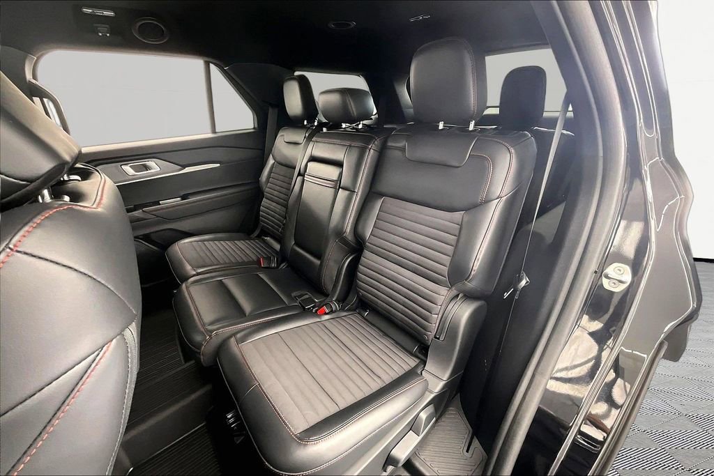 Certified 2025 Ford Explorer ST-Line w/ ST-Line Street Pack AWD/4WD image 26